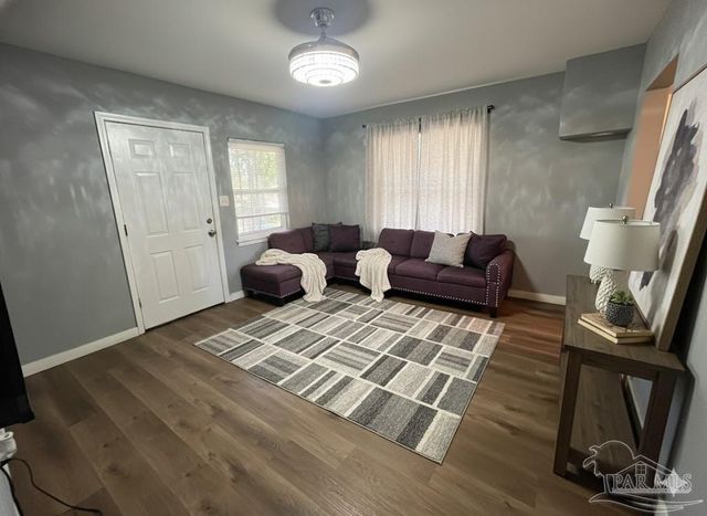 35 Randolph Dr, Pensacola, FL 32506