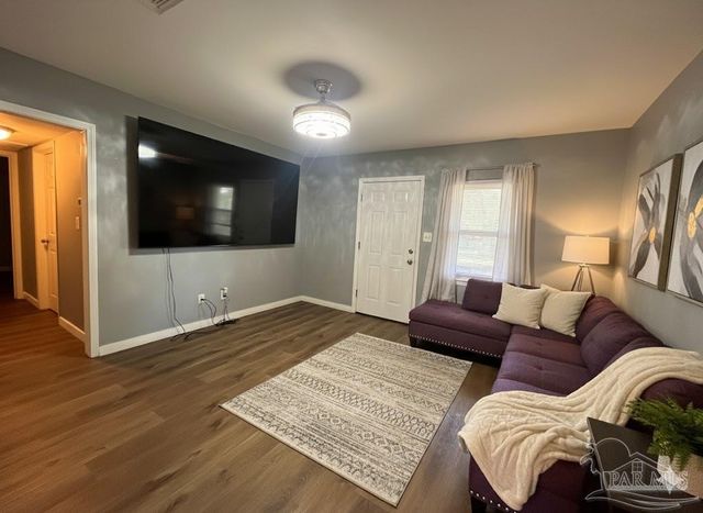 35 Randolph Dr, Pensacola, FL 32506