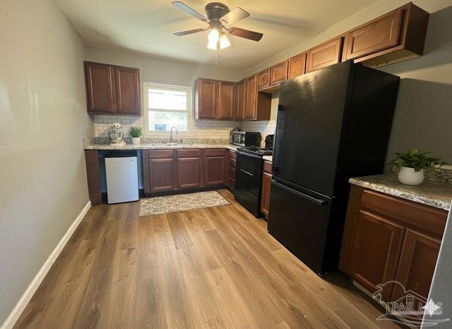 35 Randolph Dr, Pensacola, FL 32506