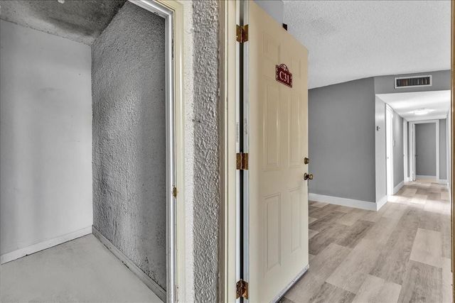 1500 N Congress Avenue C31, West Palm Beach, FL 33401