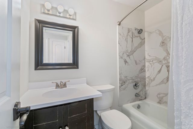 925 SPRING HILL Drive 101, Northbrook, IL 60062