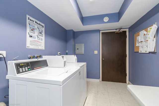 925 SPRING HILL Drive 101, Northbrook, IL 60062