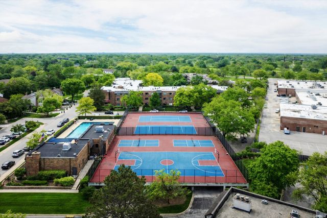 925 SPRING HILL Drive 101, Northbrook, IL 60062