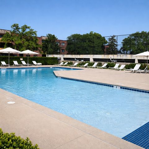 925 SPRING HILL Drive 101, Northbrook, IL 60062