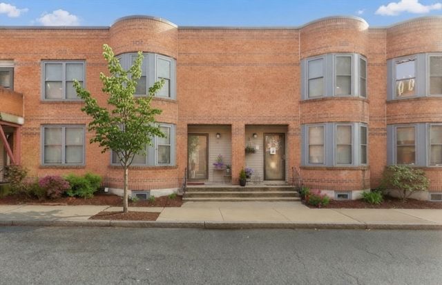 10 Ellingwood 62, Boston, MA 02120