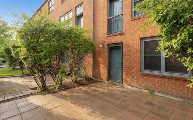 10 Ellingwood 62, Boston, MA 02120