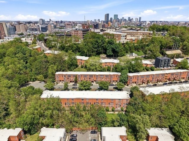 10 Ellingwood 62, Boston, MA 02120