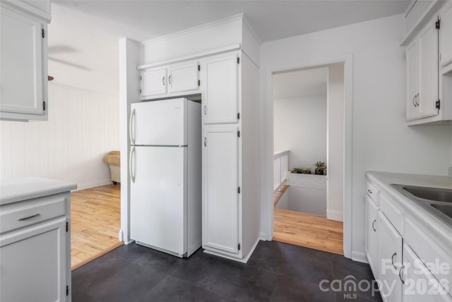 1 Beaverdam Knoll Road, Asheville, NC 28804