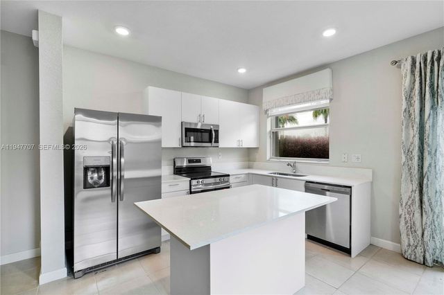 2751 SE 15th St, Homestead, FL 33035