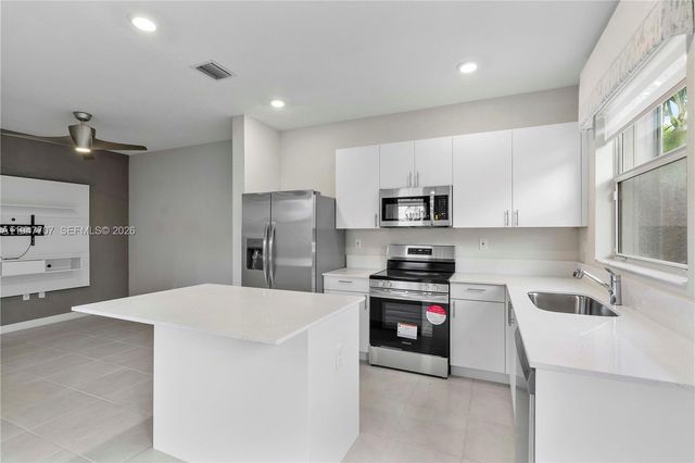 2751 SE 15th St, Homestead, FL 33035