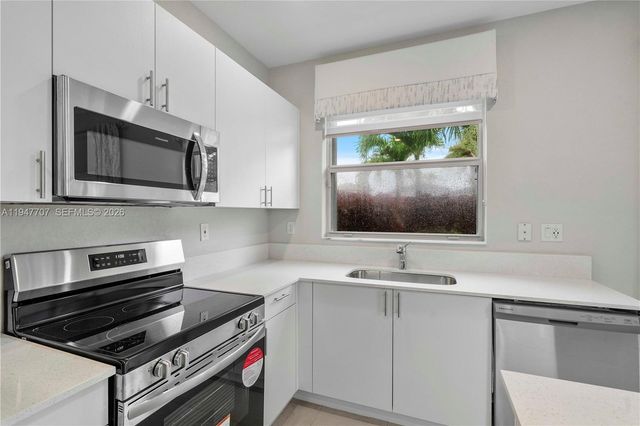2751 SE 15th St, Homestead, FL 33035