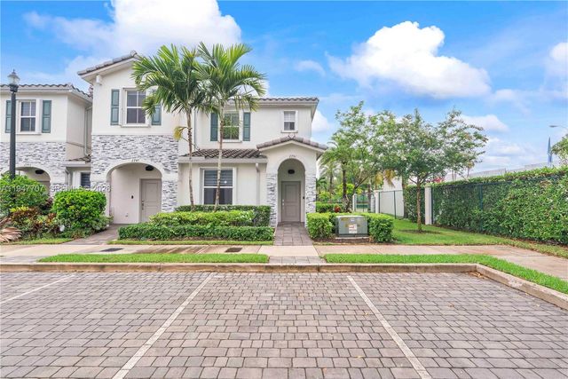 2751 SE 15th St, Homestead, FL 33035