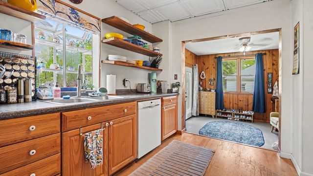 605 N Pleasant Street, Jackson, MI 49202