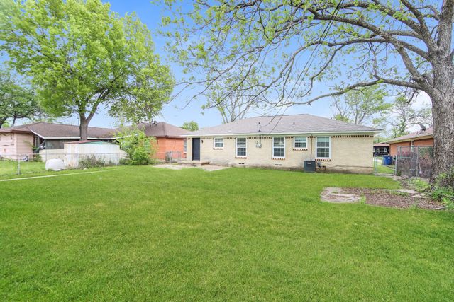 1823 Houghton Road, Dallas, TX 75217