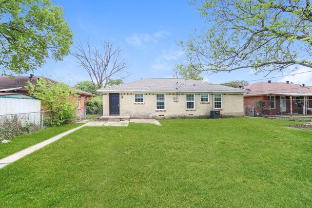 1823 Houghton Road, Dallas, TX 75217