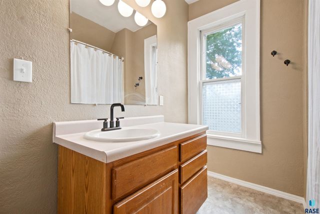 1101 Edgerly St Street, Larchwood, IA 51241