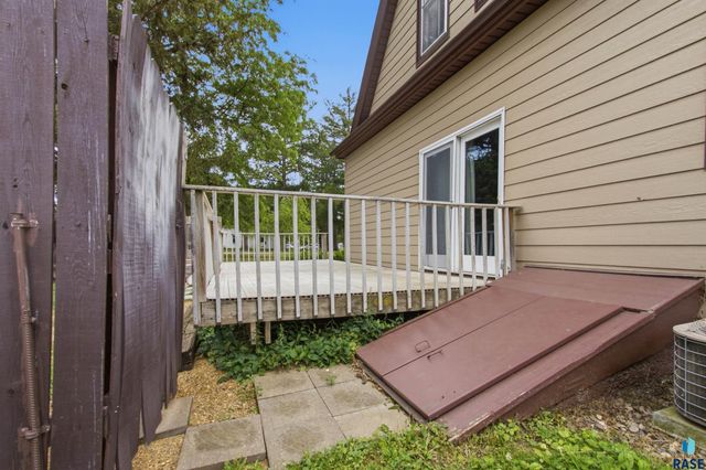 1101 Edgerly St Street, Larchwood, IA 51241