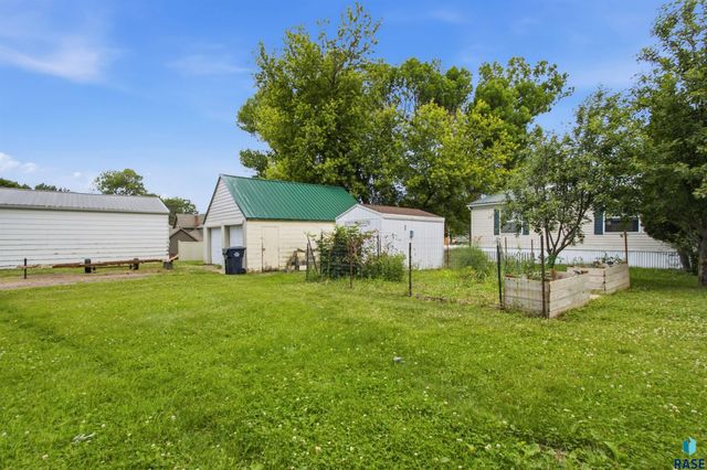 1101 Edgerly St Street, Larchwood, IA 51241