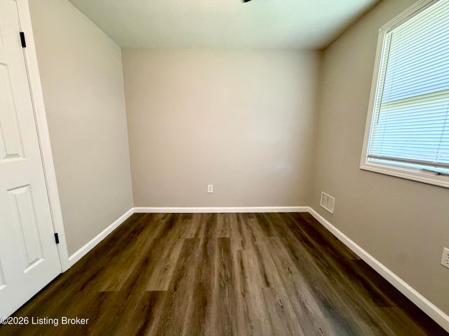 5303 Hosta Ln, Louisville, KY 40258
