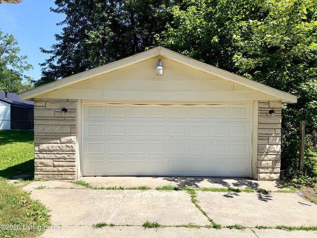 5303 Hosta Ln, Louisville, KY 40258