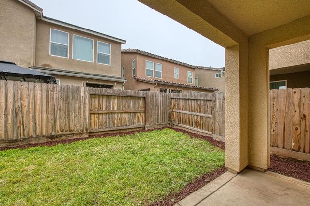 123 Capstone Way S, Madera, CA 93636