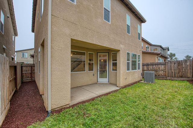 123 Capstone Way S, Madera, CA 93636