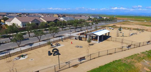 123 Capstone Way S, Madera, CA 93636