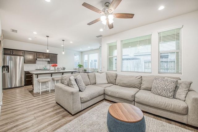 123 Capstone Way S, Madera, CA 93636