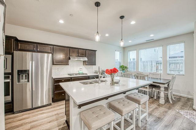 123 Capstone Way S, Madera, CA 93636