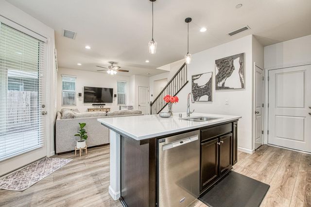 123 Capstone Way S, Madera, CA 93636