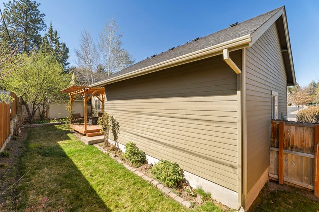 2566 NE Keats Drive, Bend, OR 97701