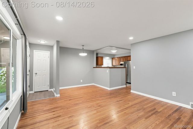 596 Nebraska Avenue, Pontiac, MI 48341