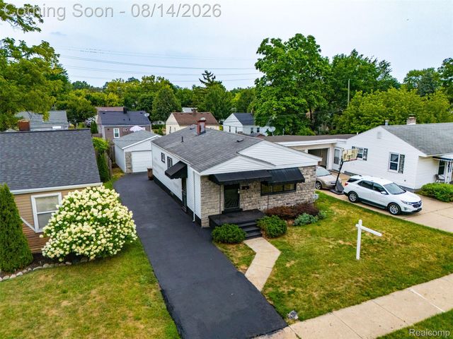 596 Nebraska Avenue, Pontiac, MI 48341