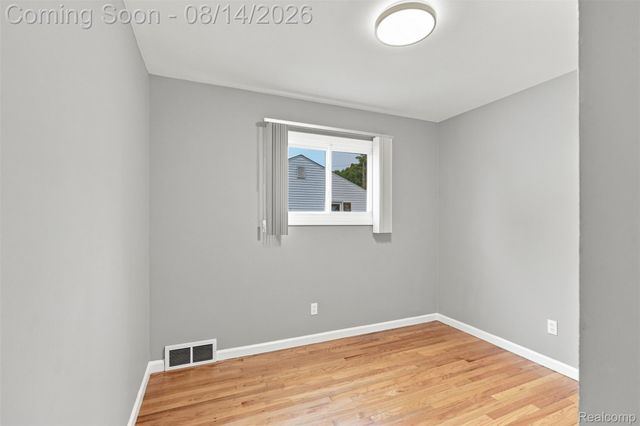 596 Nebraska Avenue, Pontiac, MI 48341