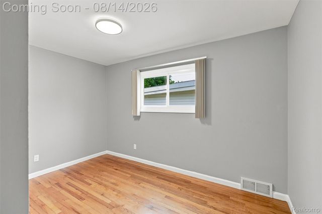 596 Nebraska Avenue, Pontiac, MI 48341