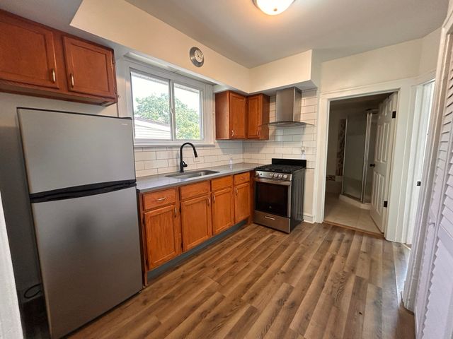 4003 Madison Avenue 2, Brookfield, IL 60513