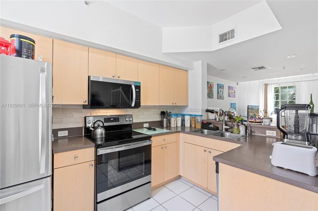2811 NE 185th Street 804, Aventura, FL 33180