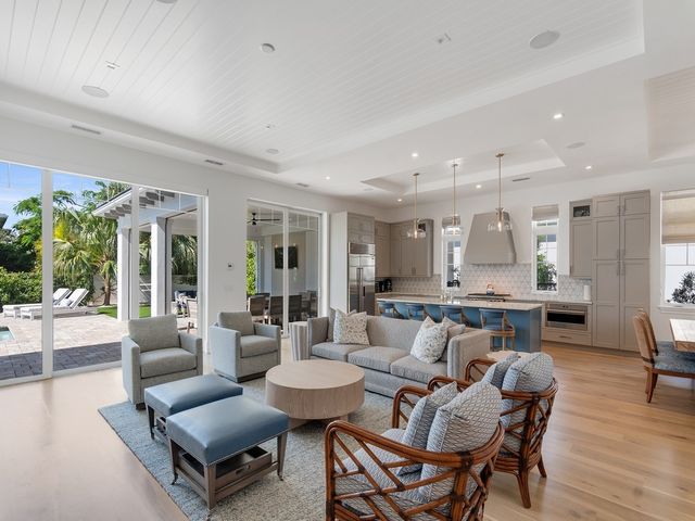 915 Surfsedge Way, Vero Beach, FL 32963