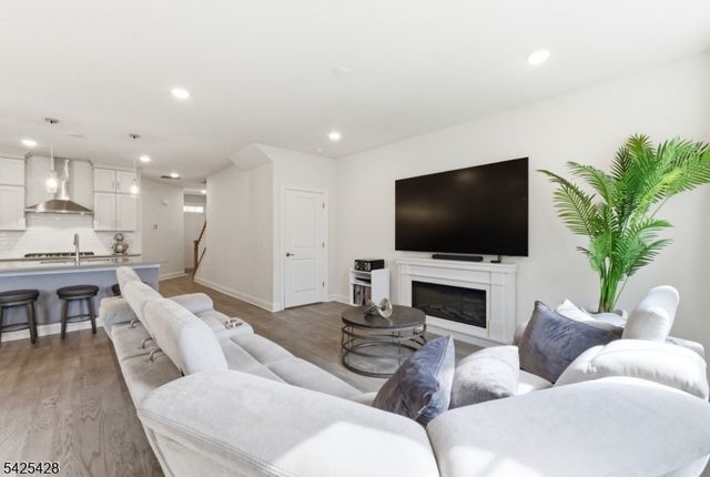 44 Dahlia Dr, Warren Twp., NJ 07059