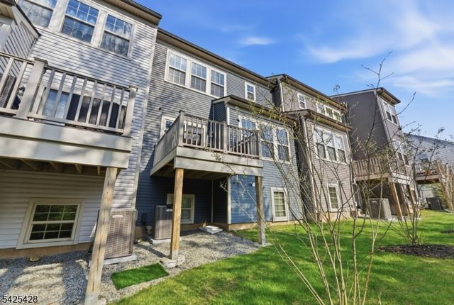 44 Dahlia Dr, Warren Twp., NJ 07059