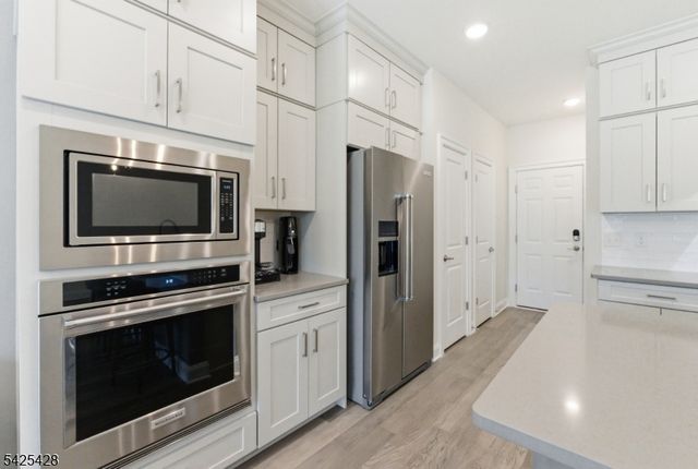 44 Dahlia Dr, Warren Twp., NJ 07059