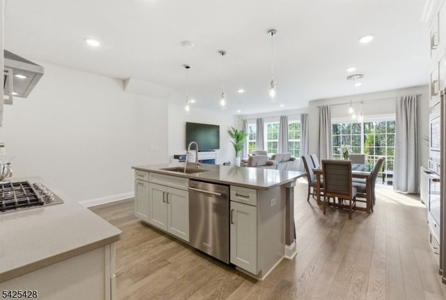 44 Dahlia Dr, Warren Twp., NJ 07059