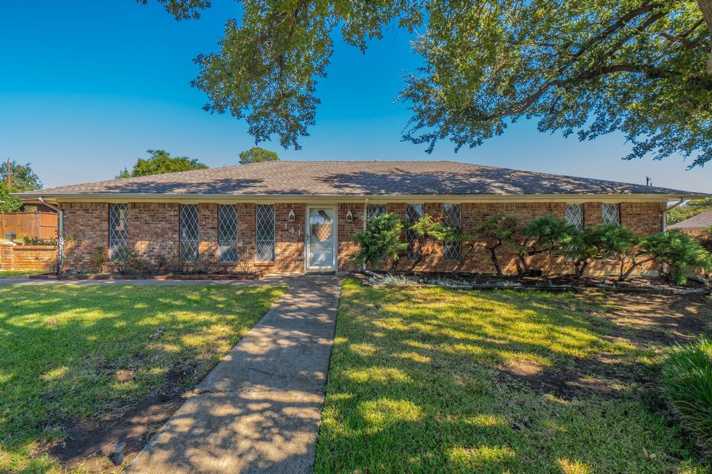 141 Villa Park Drive, Highland Village, TX 75077 — exterior