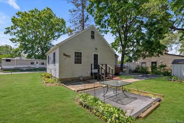 193 Manhattan Avenue, West Babylon, NY 11704