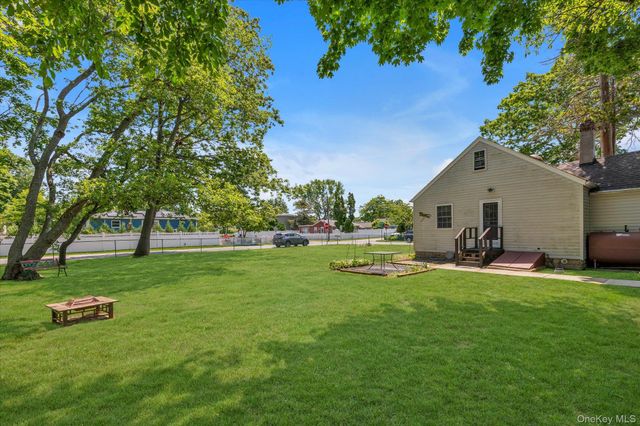 193 Manhattan Avenue, West Babylon, NY 11704