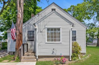 193 Manhattan Avenue, West Babylon, NY 11704