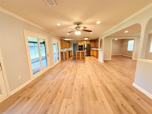 204 Hillcrest Drive, Alvin, TX 77511