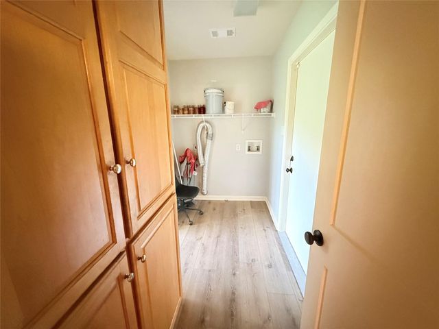 204 Hillcrest Drive, Alvin, TX 77511