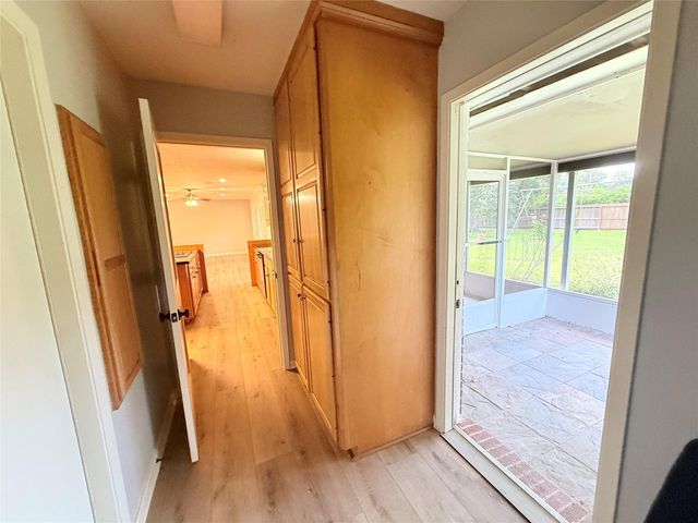 204 Hillcrest Drive, Alvin, TX 77511