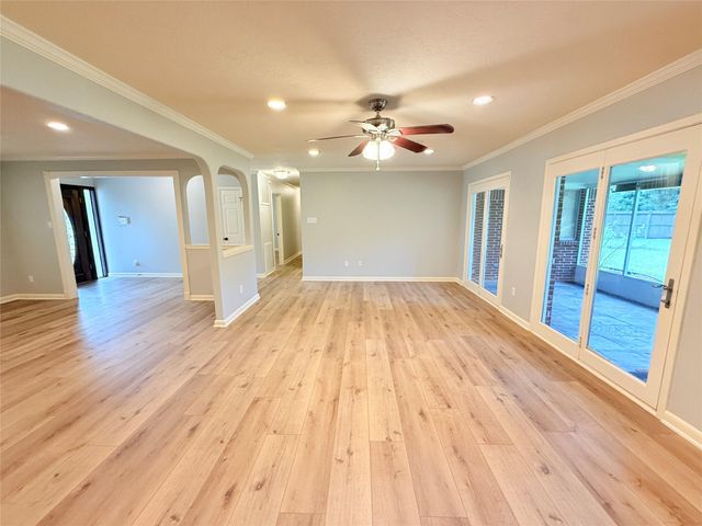 204 Hillcrest Drive, Alvin, TX 77511